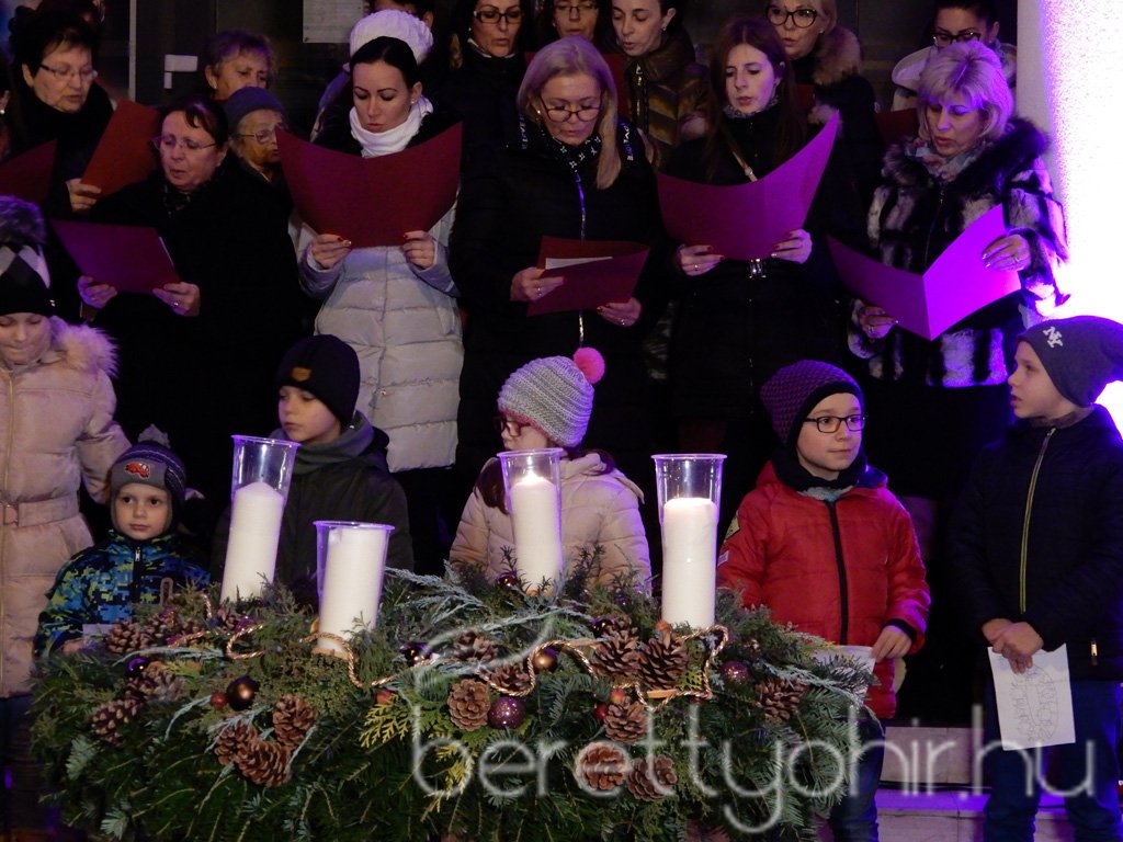 Fellobbant a szeretet lángja is 24